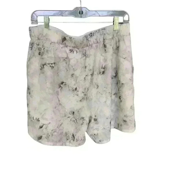 Luluemon Flat-Front Relaxed Shorts - Picture 3 of 4